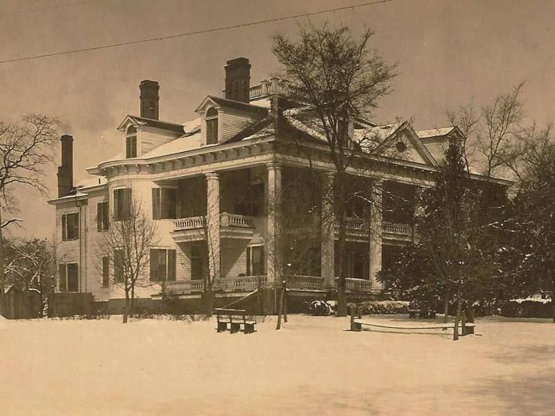 1900s photo of Twelve Oaks
