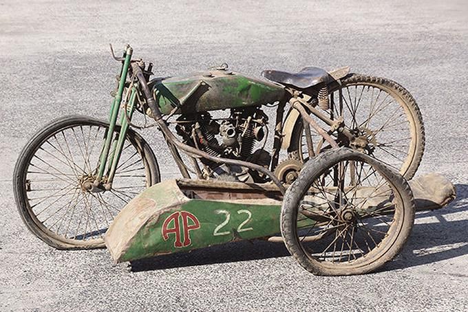 21. 1927 Harley-Davidson FHA 8-Valve Racer