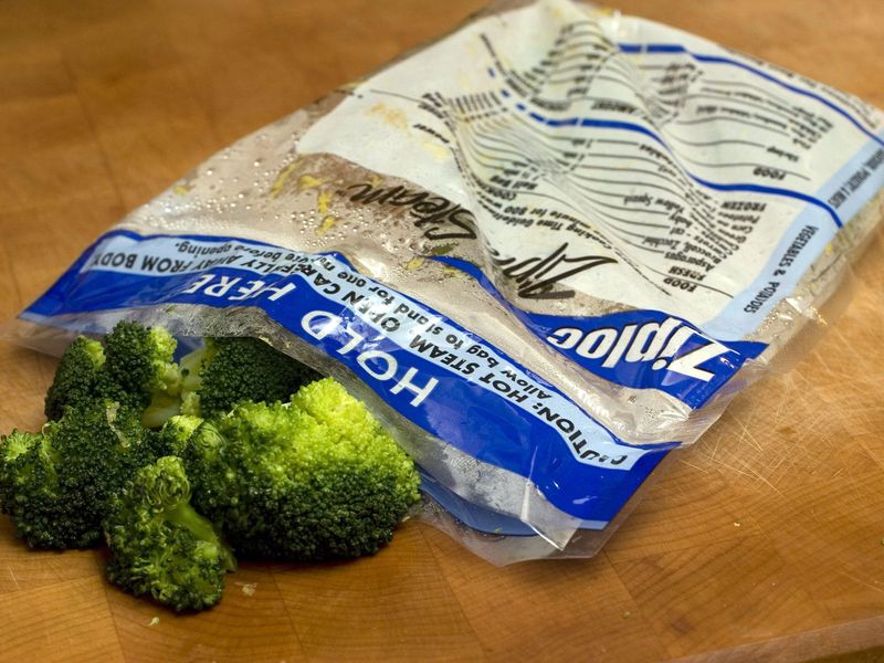 A Ziploc Zip-n-Steam bag of broccoli