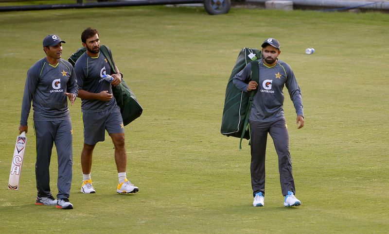 Abdul Razzaq with Babar Azam and Iftikhar Ahmed for a training session