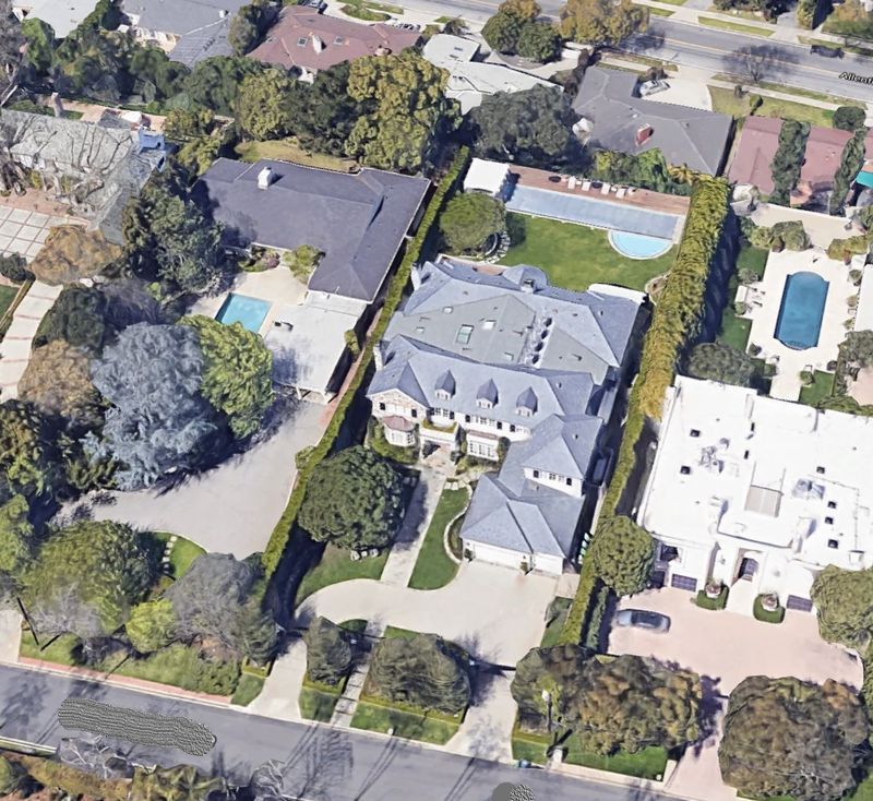 Arial view of LeBron's other Brentwood house
