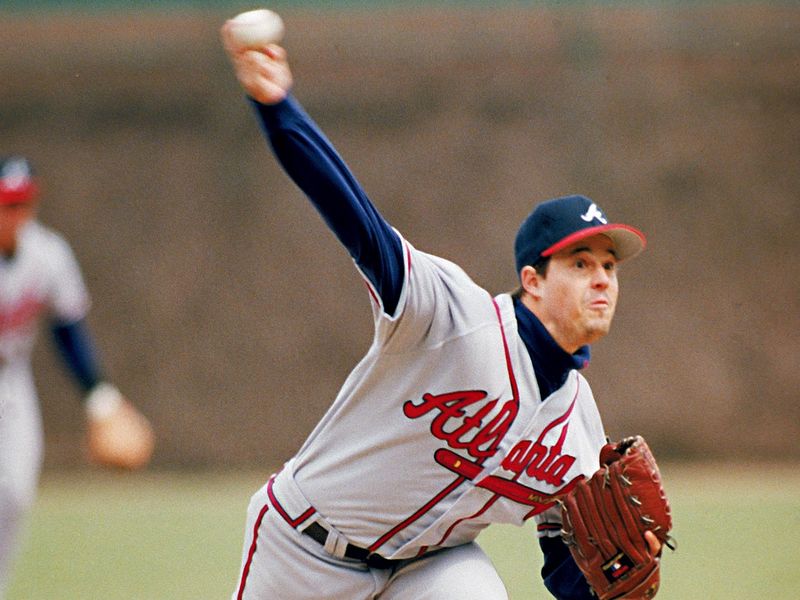 Atlanta Braves pitcher Greg Maddux pitches against Chicago Cubs