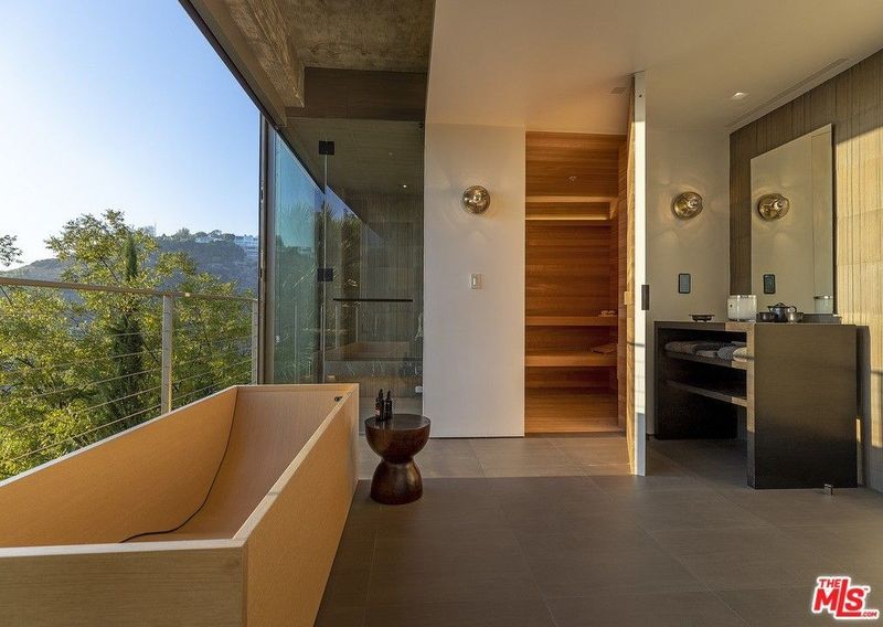 Bathroom with walls of glass