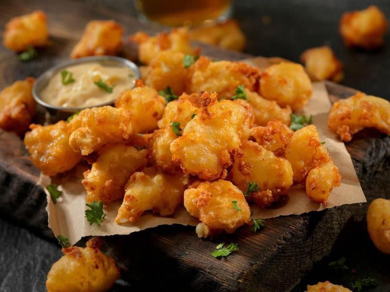 Beer Battered Cheese Curds with Dipping Sauce
