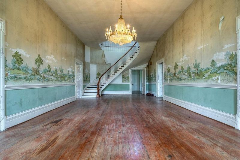 Big room and staircase in Tim McGraw and Faith Hill's house