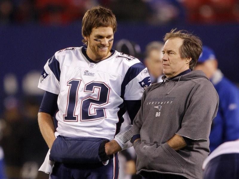 Bill Bellichick chats with New England Patriots quarterback Tom Brady before game against New York Giants
