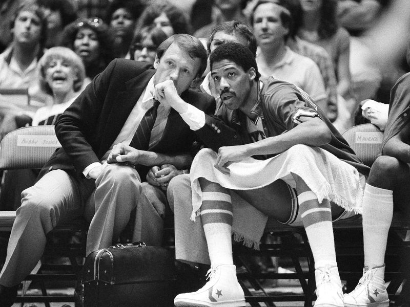 Billy Cunningham confers with Julius Erving