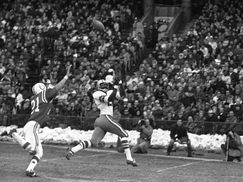 Bob Hayes catching a touchdown