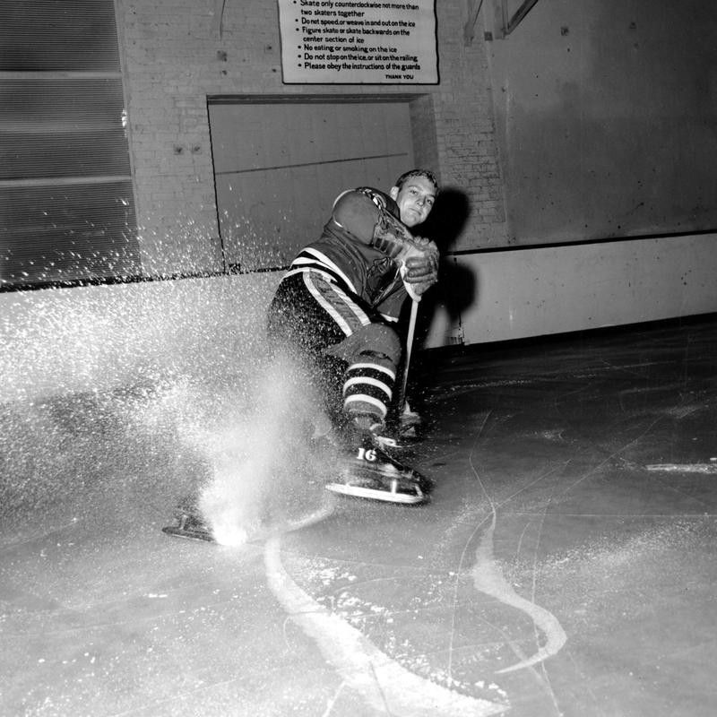 Bobby Hul skating