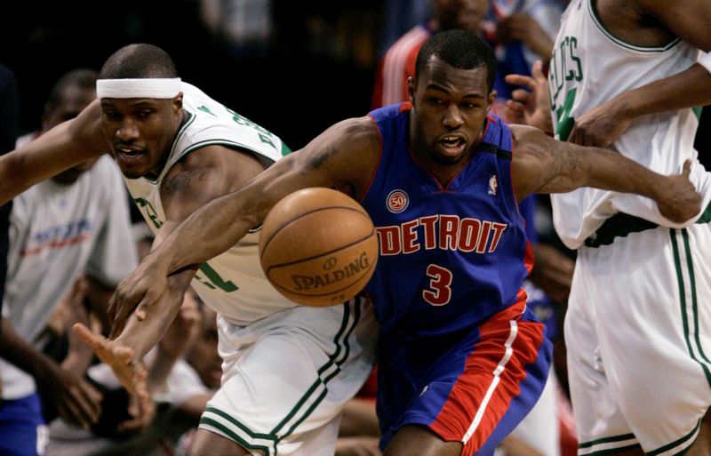 Boston Celtics forward James Posey battles Detroit Pistons