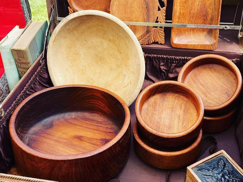 Bowls at Elephant’s Trunk Country Flea Market