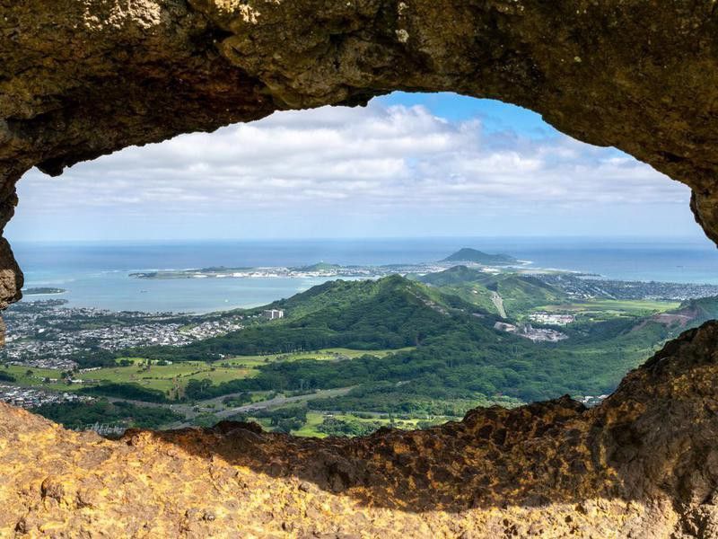 breathtaking views to Kailua and K?ne'ohe in East Oahu.