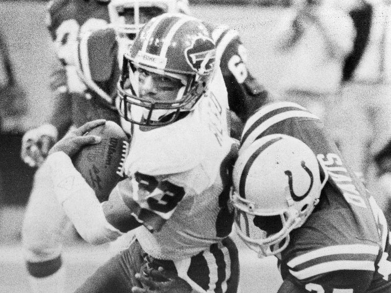 Buffalo Bills wide receiver Andre Reed makes catch