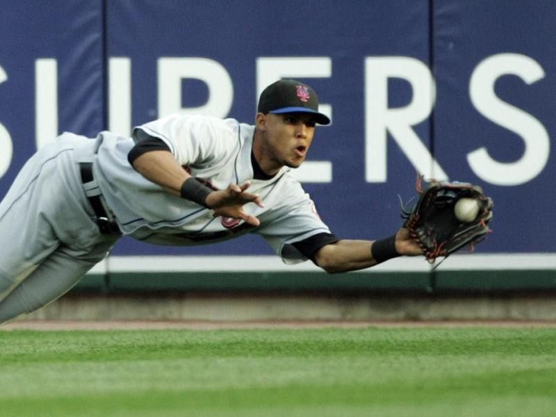 Carlos Gomez stretches out to catch fly ball