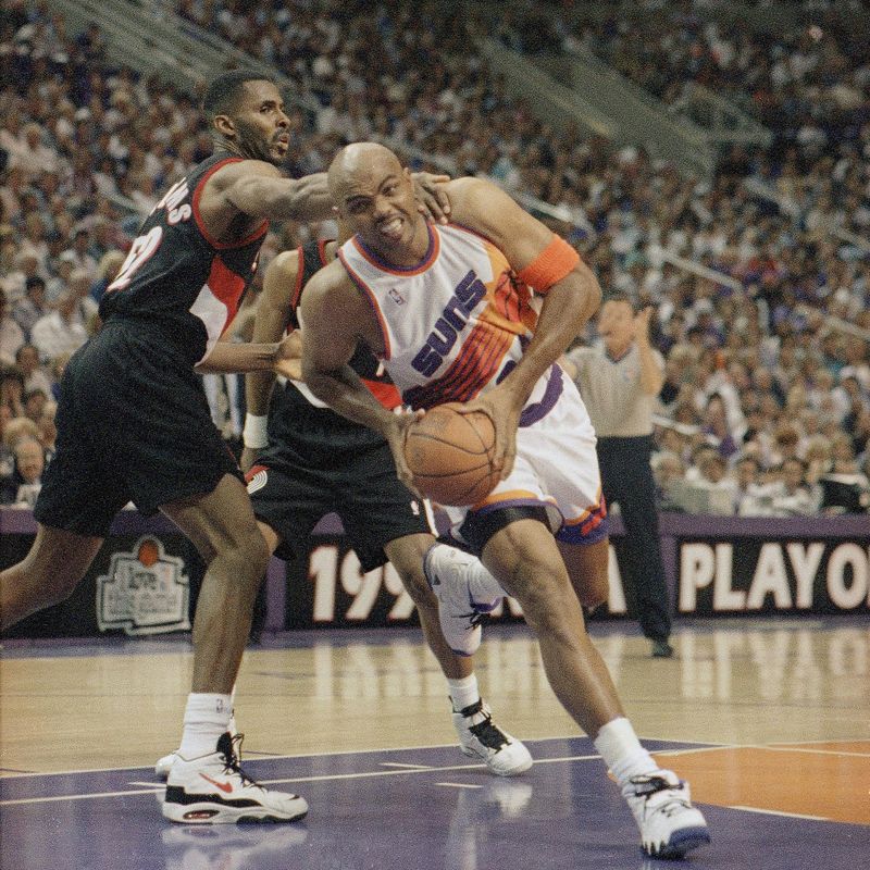 Charles Barkley in action against Buck Williams