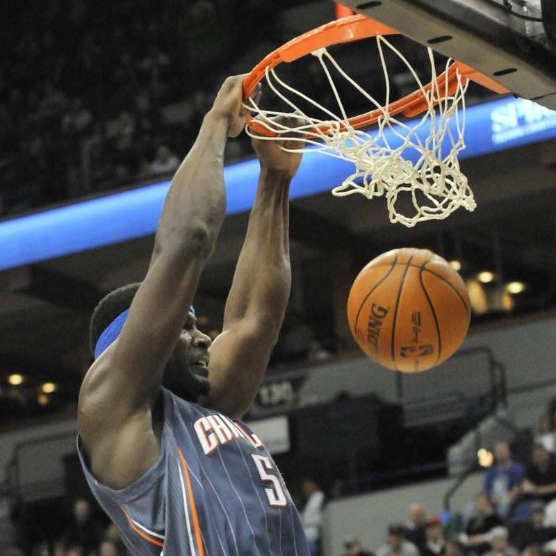 Charlotte Bobcats' Kwame Brown dunks