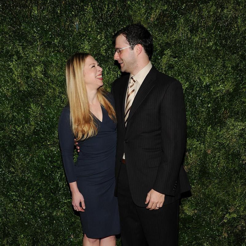 Chelsea Clinton and Marc Mezvinsky smiling