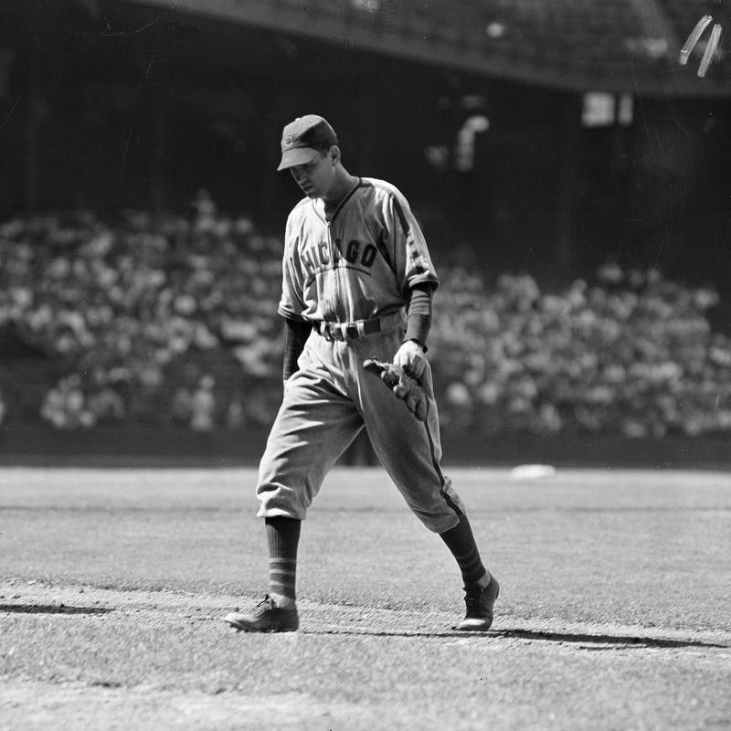 Chicago Cubs pitcher Dizzy Dean walks off field