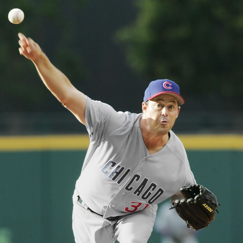 Chicago Cubs pitcher Greg Maddux delivers