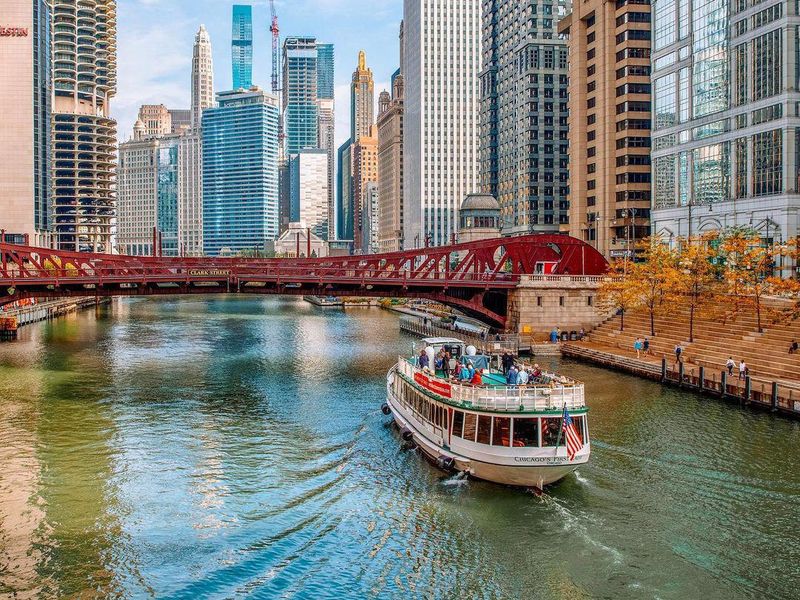 Chicago River boat tour