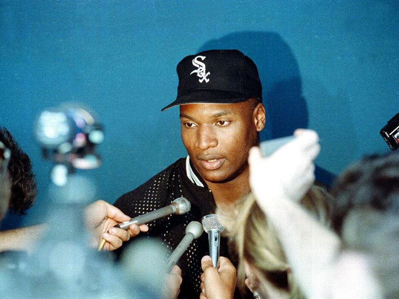 Chicago White Sox player Bo Jackson talking to reporters