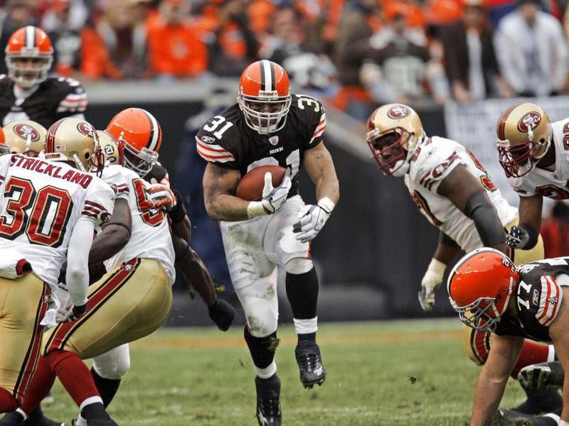 Cleveland Browns running back Jamal Lewis rumbles for first down