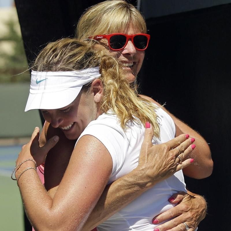 Coco Vandeweghe embraces mother Tauna after winning semifinal of Bank of the West tournament