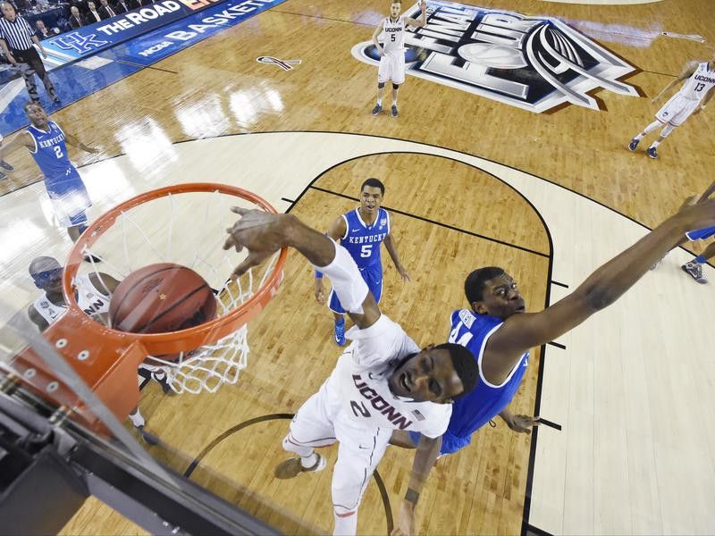 Connecticut's DeAndre Daniels dunks ball in front of Kentucky's Dakari Johnson