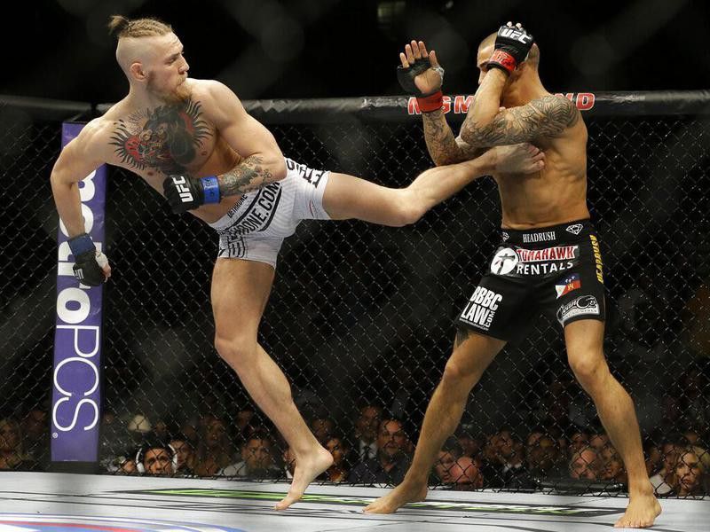 Connor McGregor kicks Dustin Poirier at UFC