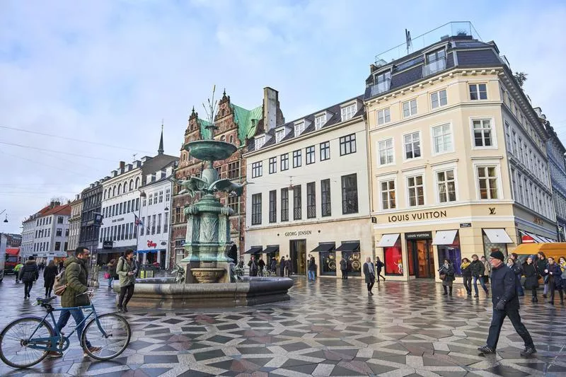 The shopping area 'Stroget' in Copenhagen, Denmark. اروپا