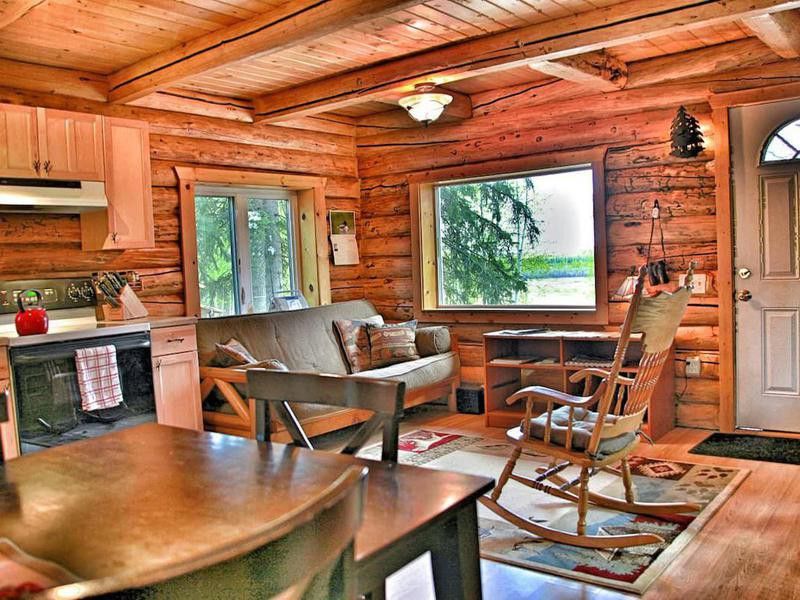 Cozy Alaskan Log Cabin
