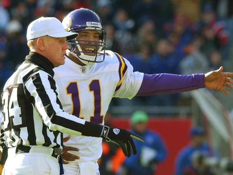 Daunte Culpepper argues with referee