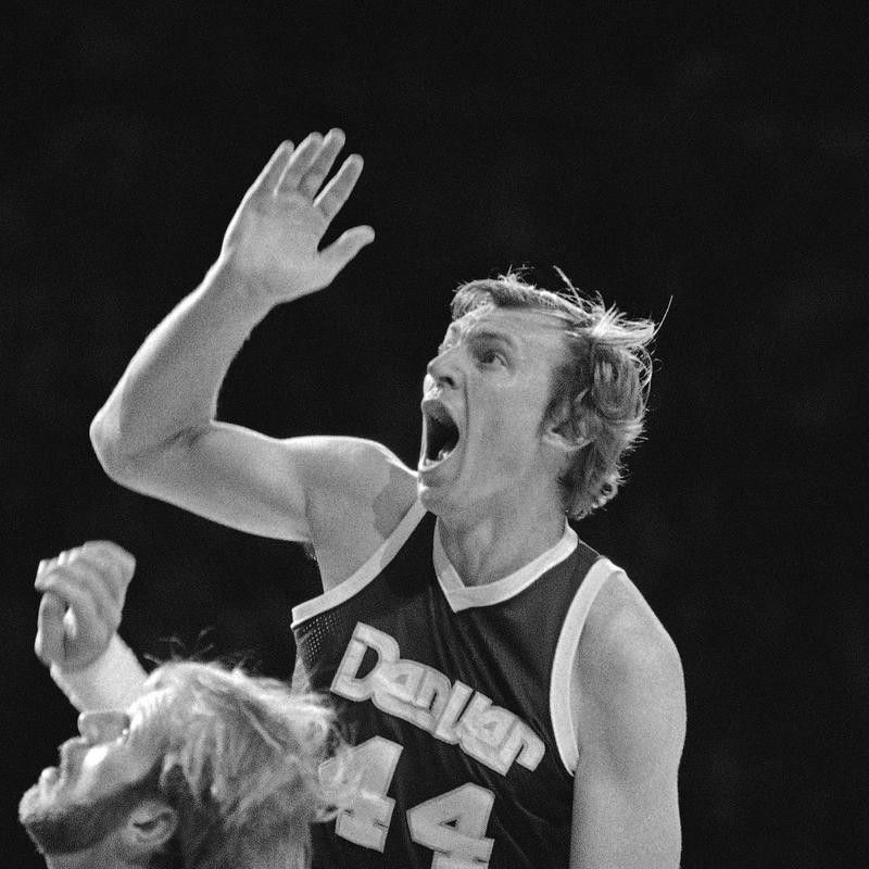 Denvers Dan Issel reacts with a yell