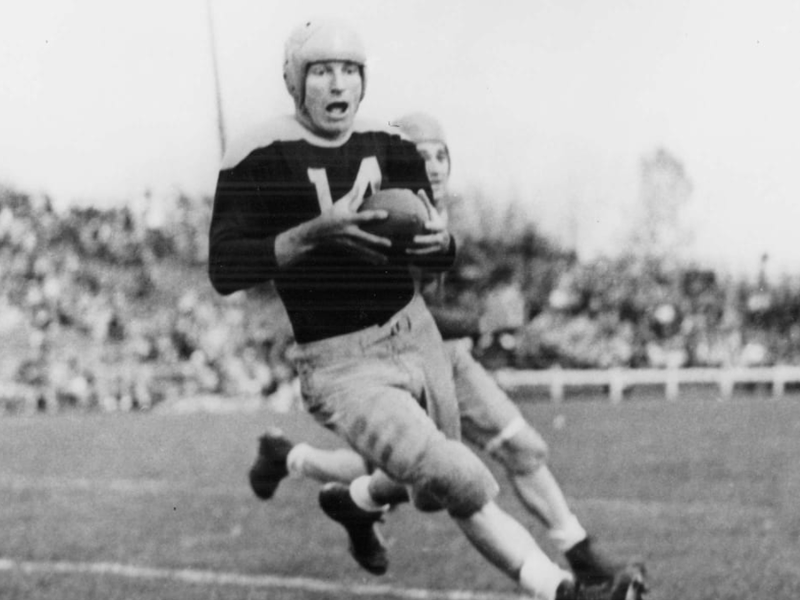 Don Hutson running with ball