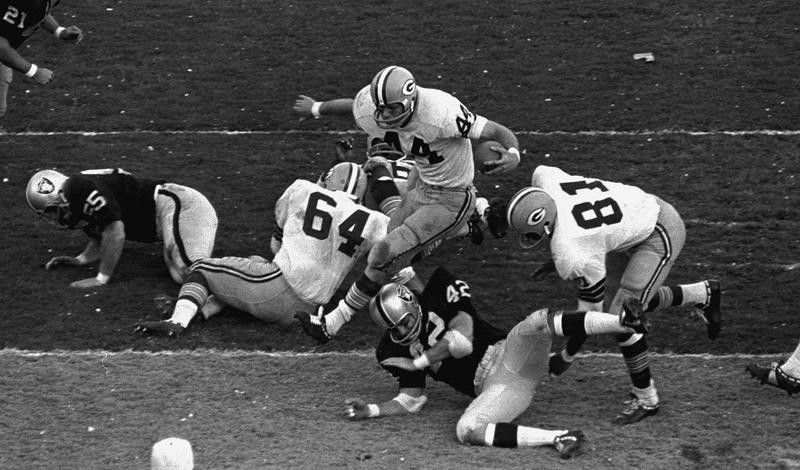 Donny Anderson scores touchdown in Super Bowl II