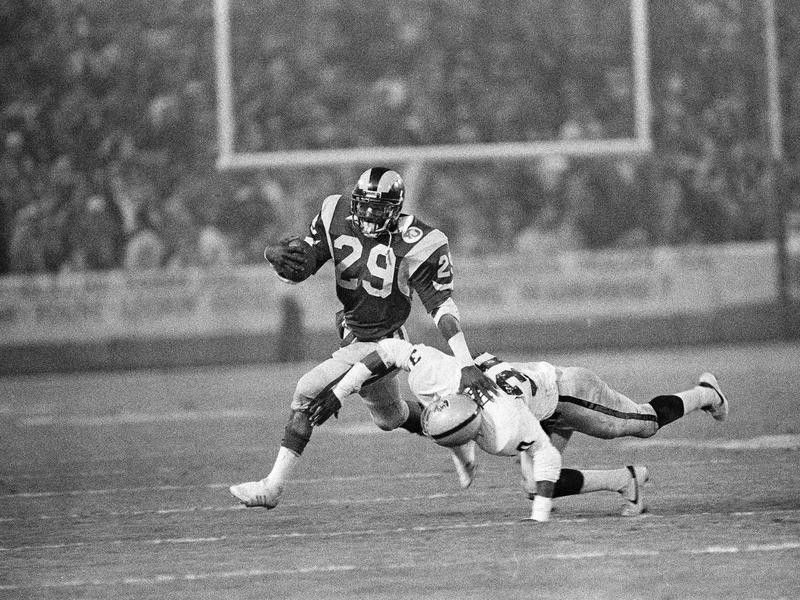 Eric Dickerson running against the Los Angeles Raiders