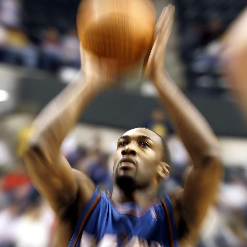 Gilbert Arenas shoots free throw with motion blur