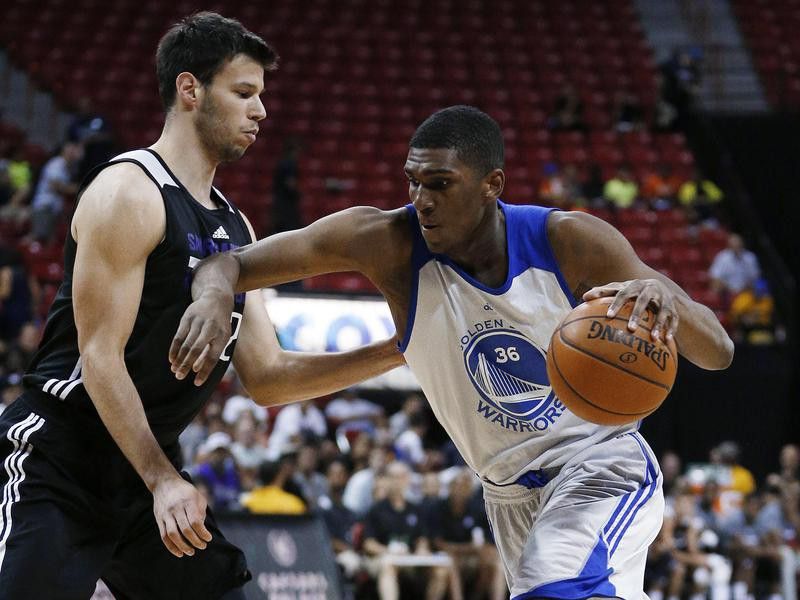 Golden State Warriors’ Kevon Looney drives against Sacramento Kings’ Duje Dukan