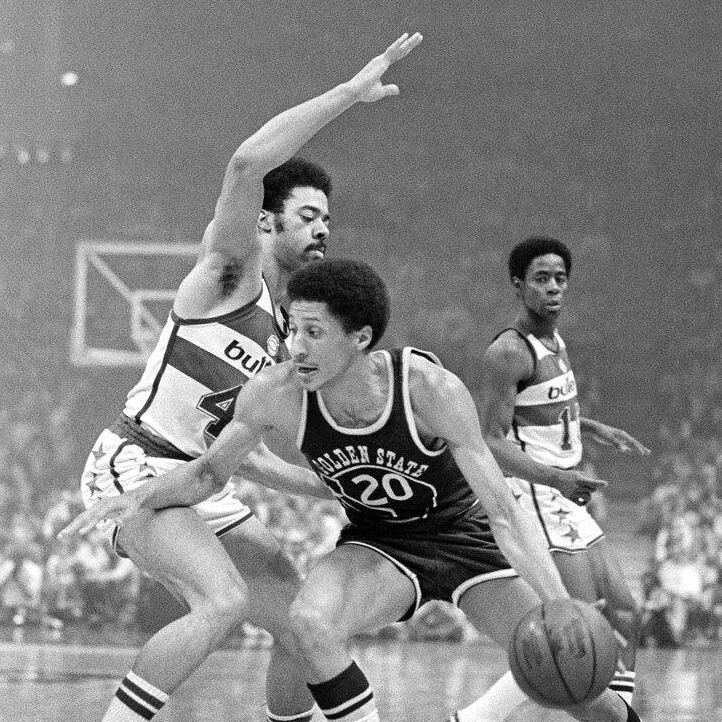 Golden State Warriors shooting guard Phil Smith drives by Washington Bullets Phil Chenier