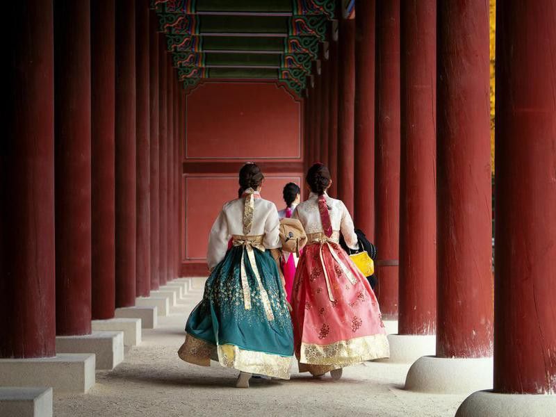 Hanbok dress in palace