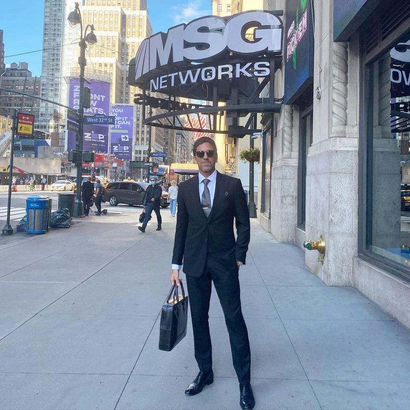 Henrik Lundqvist posing in front of MSG