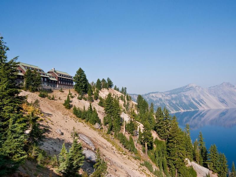 Historic Lodge above Crater Lake