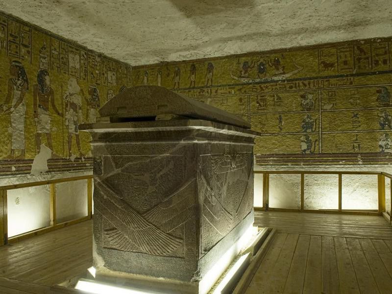 Inside Pharaoh' s Tomb.