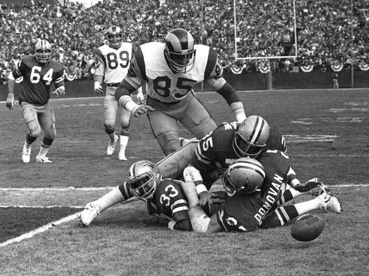 Jack Youngblood recovers a fumble against the Cowboys