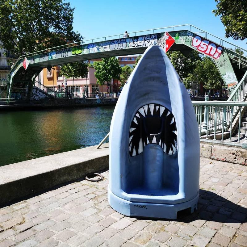 Jaws street art in Paris