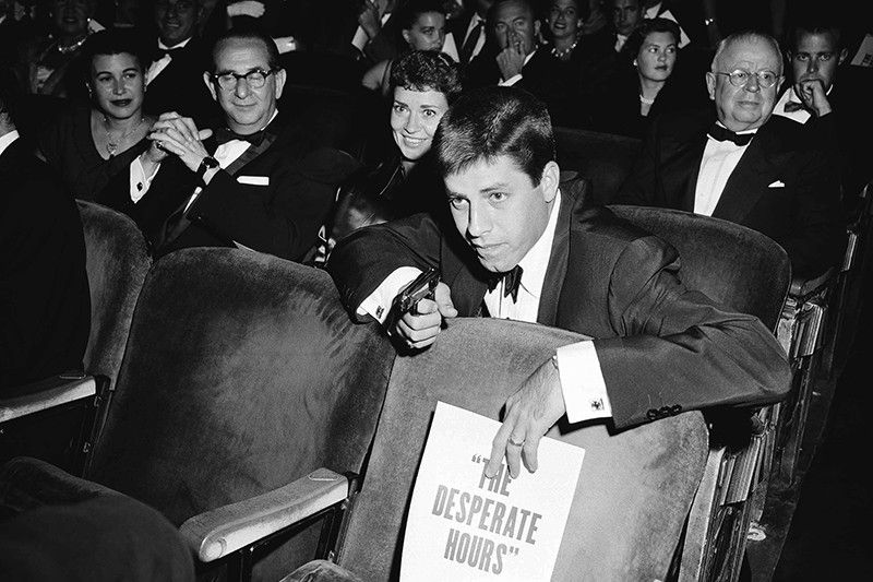 Jerry Lewis performing