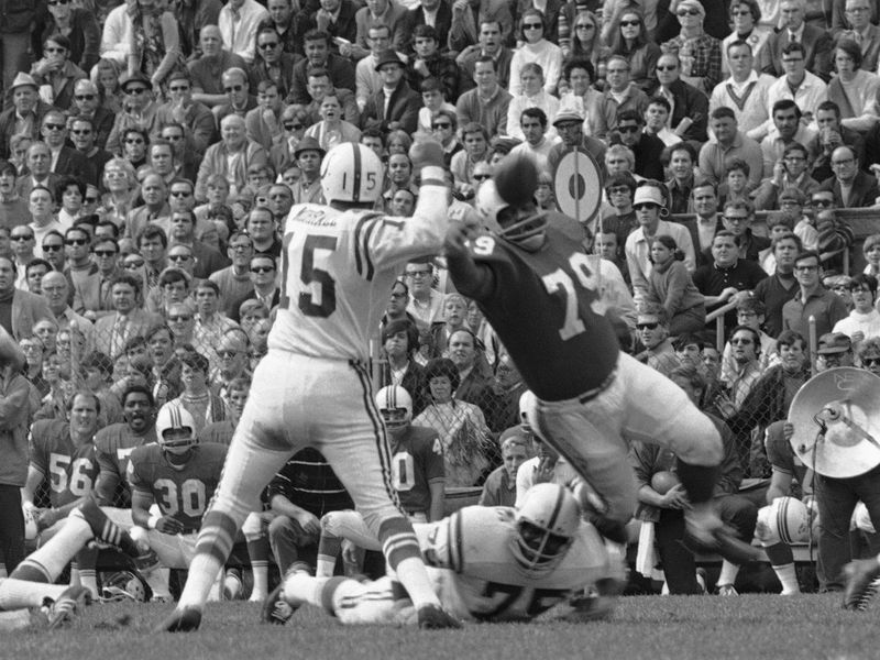 Jim Hunt knocks down pass by Baltimore Colts quarterback Earl Morrall