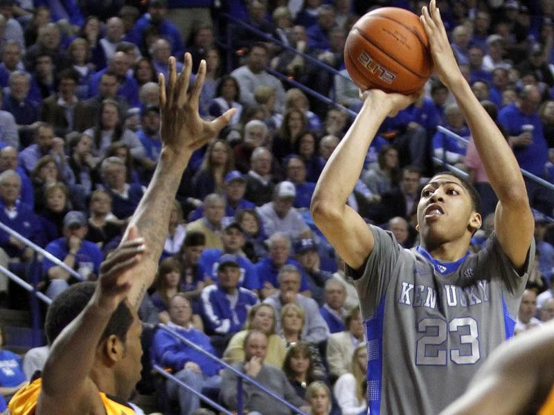 Kentucky's Anthony Davis shoots under pressure