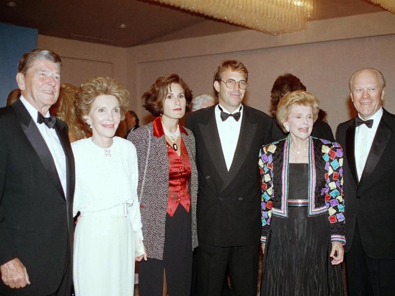 Kevin Costner and his wife, Cindy, at a gala benefit in 1992
