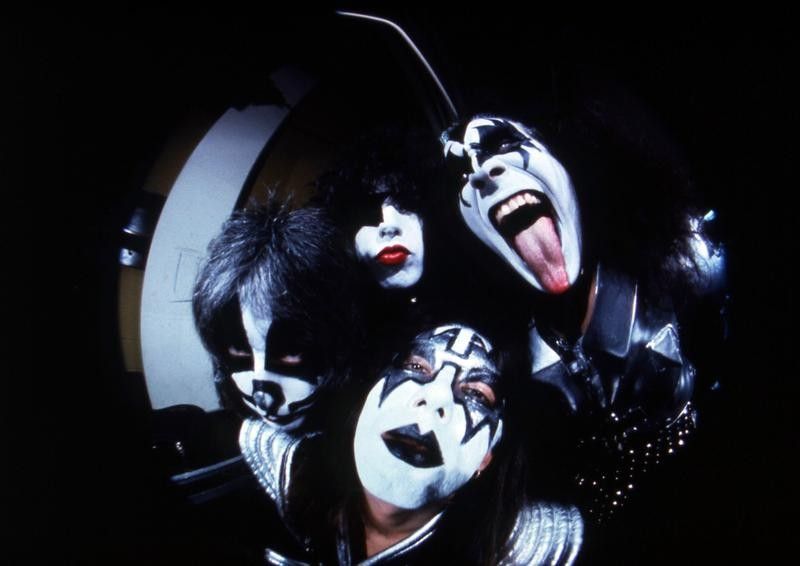 Kiss in 1977